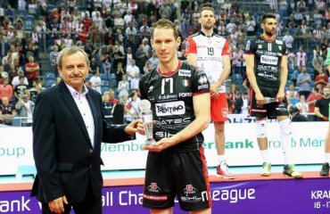 Лучшим молодым игроком года был признан словенец Тине Урнаут волейбол, мужчины, женщины