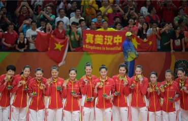 Женская сборная Китая добывает золотые медали Олимпиады в Рио 