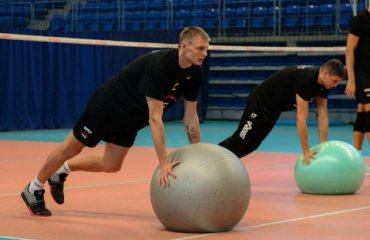 Украинский блокирующий Юрий Гладырь тренируется с польским клубом «СКРА» волейбол, мужчины, польша, плюслига, скра, украина