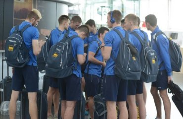 Молодіжна збірна України U-21 в очікуванні виліту на чемпіонат світу (ФОТО) мужской волейбол, молодежная сборная украины u-21, чехия чемпионат мира, фото аэропорт, команда