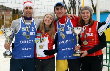 Дідух\Гольонко та Борисенко\Довгопол - переможці I чемпіонату України з волейболу на снігу волейбол на снігу, перший чемпіонату україни з волейболу, переможці фото, результати матчів, чемпіонат європи з волейболу на снігу