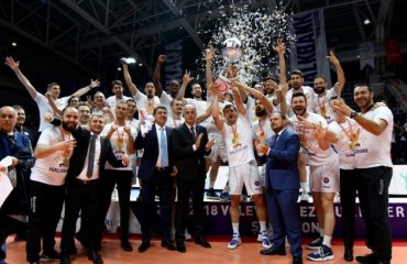 "Халкбанк" в третий раз подряд выиграл чемпионат Турции мужской волейбол, чемпионат турции, халкбанк- чемпион, аркас измир, финал, результаты