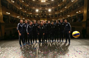 "Трентіно" провів презентацію команди в театрі (ФОТО) чоловічий волейбол, чемпіонат італії 2018\19, трентіно, презентація команди, фото