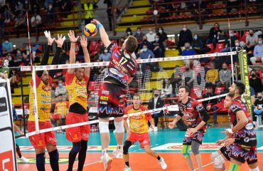 Олег ПЛОТНИЦЬКИЙ: "Український та італійський чемпіонати – це два різні світи" чоловічий волейбол, олег плотницький, перуджа серія а1, капітан збірної україни, український волейболіст, інтерв'ю