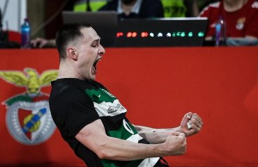 Український пасуючий Юрій Синиця – чемпіон Португалії чоловічий волейбол, юрій синиця український волейбол, спортінг португалія, волейбол україна, чемпіонат португалії з волейболу, бенфіка, спортінг, дербі, золото, нагороди українців