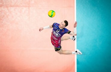 Ейс Олега Плотницького у півфіналі Ліги чемпіонів-2025 (ВІДЕО) чоловічий волейбол, олег плотницький, ліга чеміпонів 2025, перуджа італія, український волейбол, ейс олега плотницького