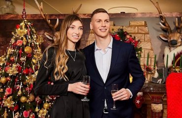 Кохання на майданчику: волейболісти Денис Велецький та Вікторія Лохманчук оголосили про заручини чоловічий волейбол, жіночий волейбол, денис велецький, вікторія лохманчук, волейбольна пара, пропозицій руки, обручка, новин волейболу україна, епіцентр