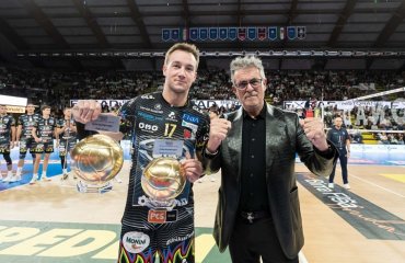 Олег Плотницький отримав нагороду за найкращу подачу чемпіонату Італії чоловічий волейбол, чемпіонат італії з волейболу, олег плотницький, український волейболіст, ейсмен, краща подача, нагорода, збірна україни з волейболу