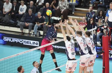 “Варшава” у “золотому сеті” обіграла “Трентіно” і вийшла до 1/4 фіналу ЛЧ чоловічий волейбол, світовий волейбол, новини волейболу, волейбольна ліга чемпіонів 2025-2026 рр.