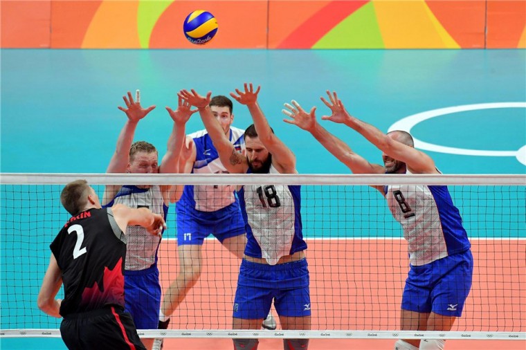  Российские волейболисты разгромили Канаду и вышли в полуфинал