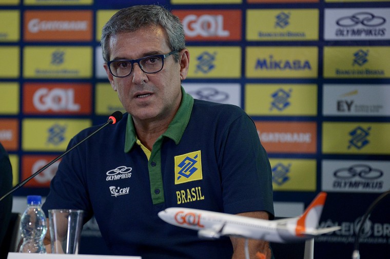 Зе Роберто Главный тренер сборной Бразилии Зе Роберто возглавил клуб третьего дивизиона