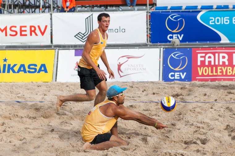 Сергей Попов и Алексей Денин FIVB хоче провести в Україні чемпіонат світу з пляжного волейболу