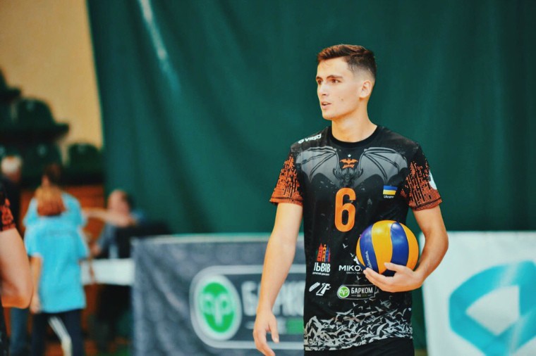 Борис Жуков Борис ЖУКОВ: "Паралельно з волейболом здобуваю освіту журналіста"