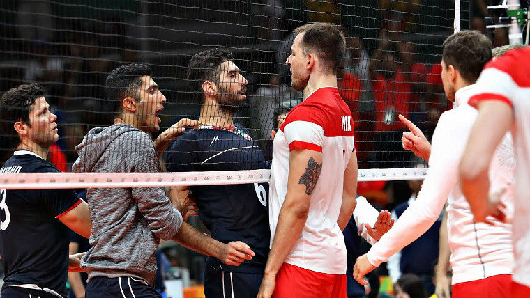 Cборная Польши и сборная Ирана Волейбол называют интеллигентным видом спорта, но и в нём бывают жёсткие стычки