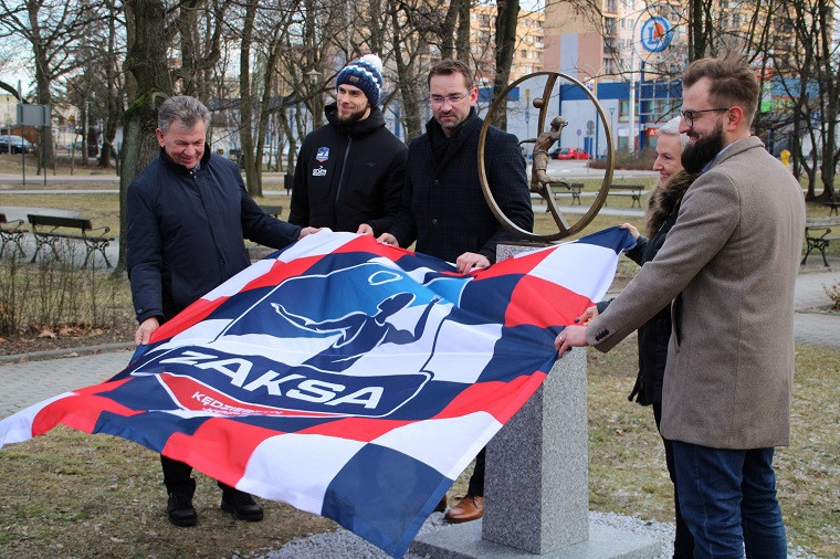  У Кендзежин-Козьле відкрили пам'ятник на честь перемоги "Закси" у Лізі чемпіонів