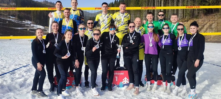  Закарпатські спортсмени вибороли золото на чемпіонаті України з волейболу на снігу