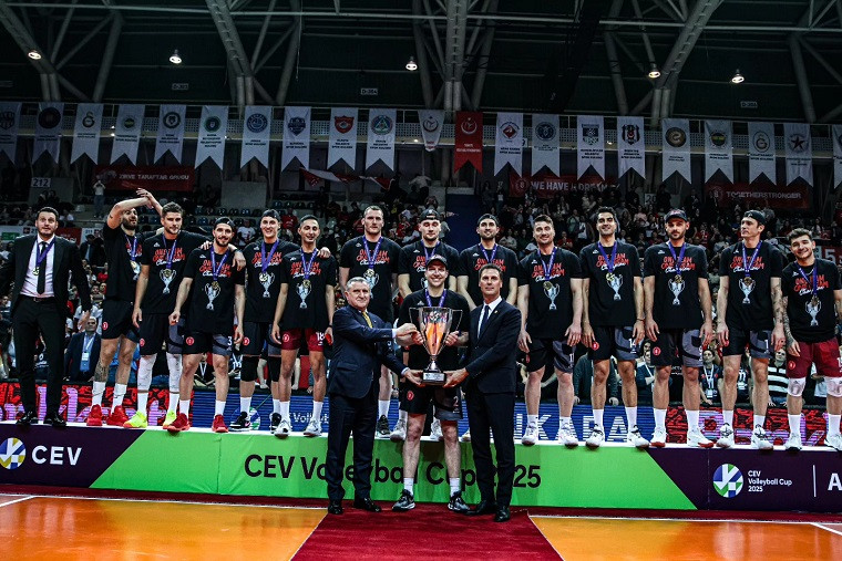 Зіраатбанк “Зіраатбанк” став чемпіоном Туреччини