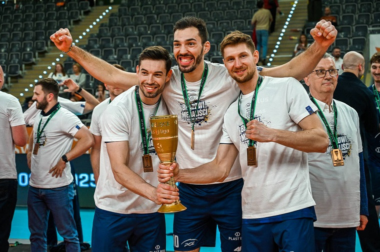Юрій Семенюк Юрій Семенюк вдруге поспіль став бронзовим призером чемпіонату Польщі