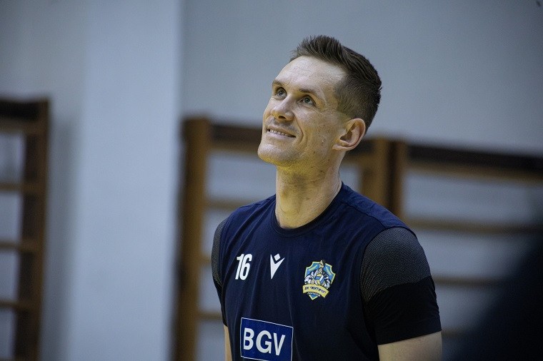 Олександр Гладенко Блокуючий Олександр Гладенко приєднався до складу чемпіона України