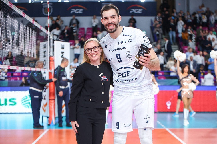 Юрій Семенюк Капітан збірної України Юрій Семенюк – MVP стартового матчу ПлюсЛіги