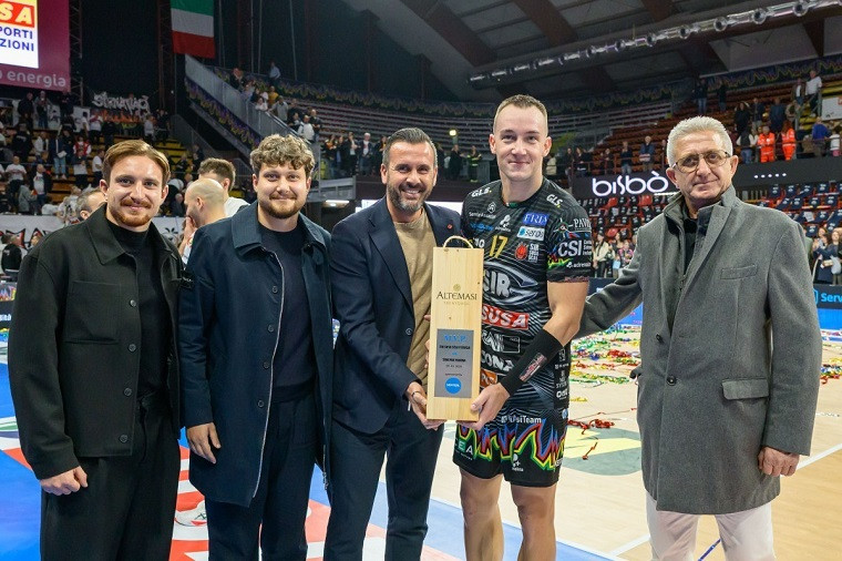 Олег Плотницький Олег Плотницький – знову найкращий! Українець вдруге за три матчі став MVP чемпіонату Італії