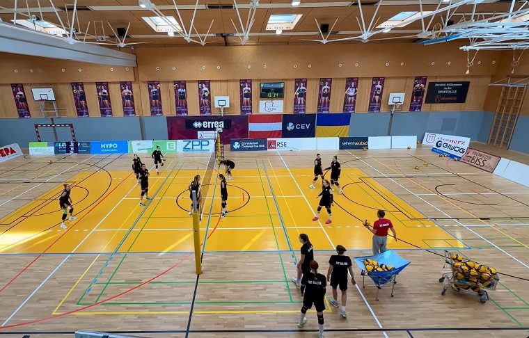  “Крик душі вчителя фізкультури”: тренер “Балти” показав спортзал в Австрії (ВІДЕО)