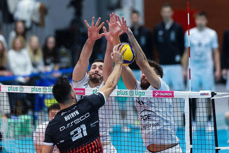 Варшава - Ресовія Семенюк та “Варшава” зазнали першої поразки в сезоні. Хто став новим лідером?