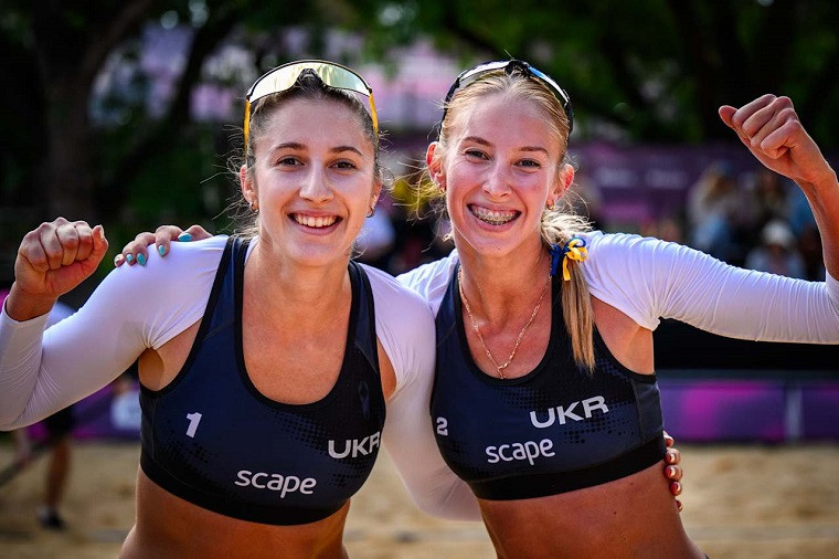 Тетяна Лазаренко та Дар'я Романюк Українські пляжниці уперше в історії вийшли до 1/8 фіналу жіночого ЧС з пляжного волейболу
