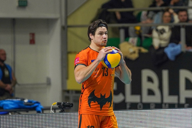 Василь Тупчій “Заверці” – “Барком-Кажани”: трансляція матчу 8-го туру чемпіонату Польщі