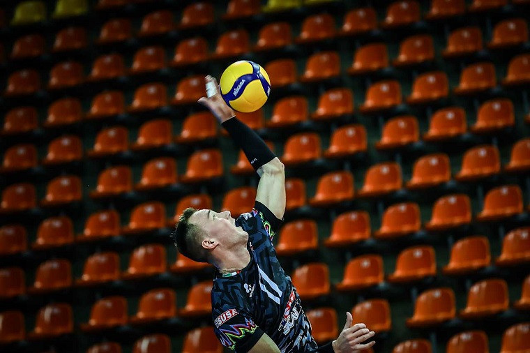 Олег Плотницький Олег Плотницький і “Перуджа” успішно стартували на клубному чемпіонаті світу