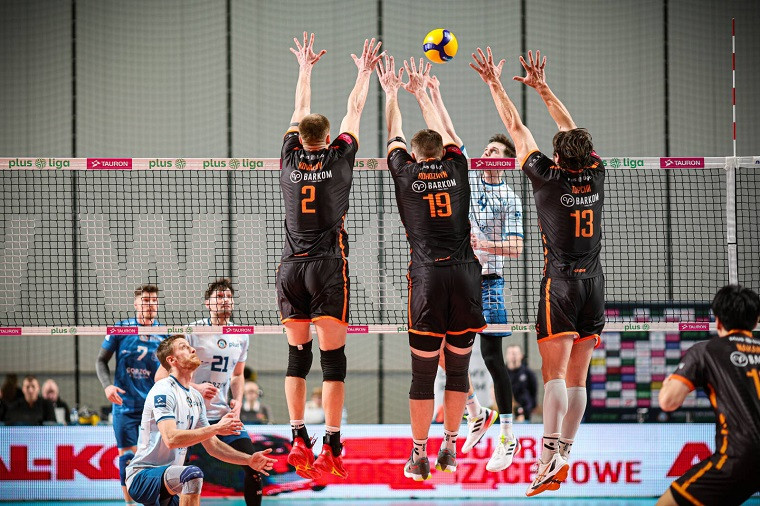  “Барком-Кажани” поступилися “Купруму” та опустилися на 13-те місце