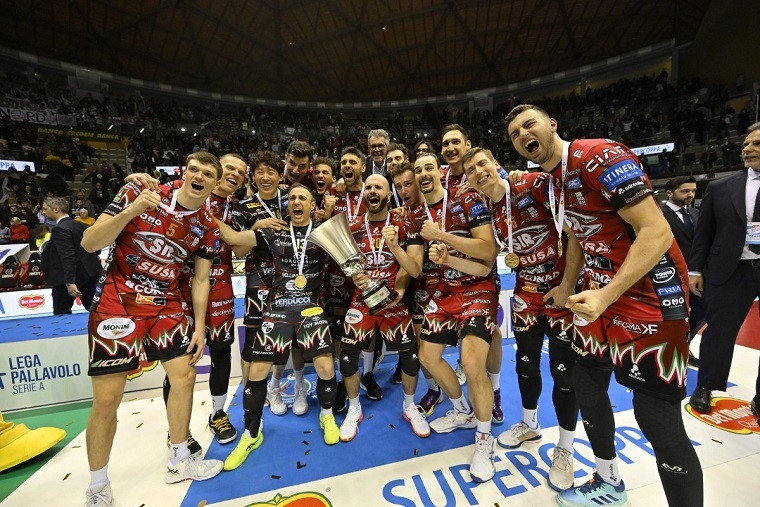 Перуджа Олег Плотницький вшосте став володарем Суперкубка Італії