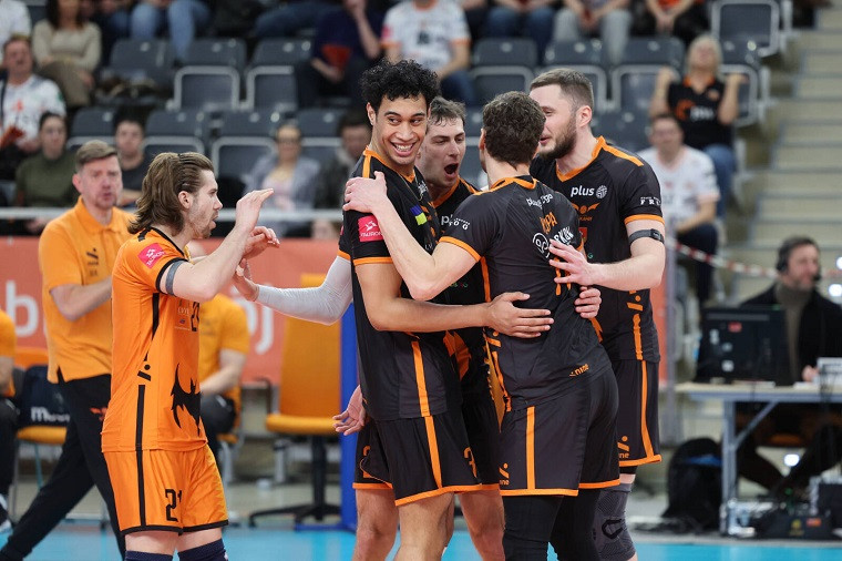 ВК Барком-Кажани “Ресовія” – “Барком-Кажани”: дивитися матч 25-го туру чемпіонату Польщі