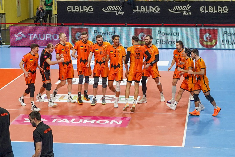 ВК Барком-Кажани ВК “Барком-Кажани” може об'єднатися з польським клубом