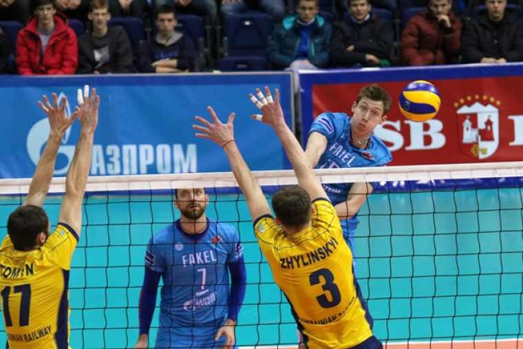 Еврокубки. «Локомотив» уступает «Факелу» во втором матче