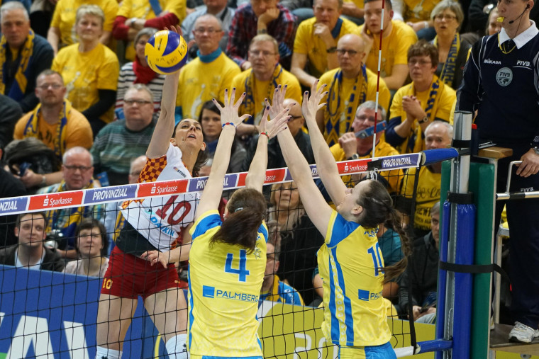 Надя Центони сверкает, Галатасарай легко обыграл Шверинер