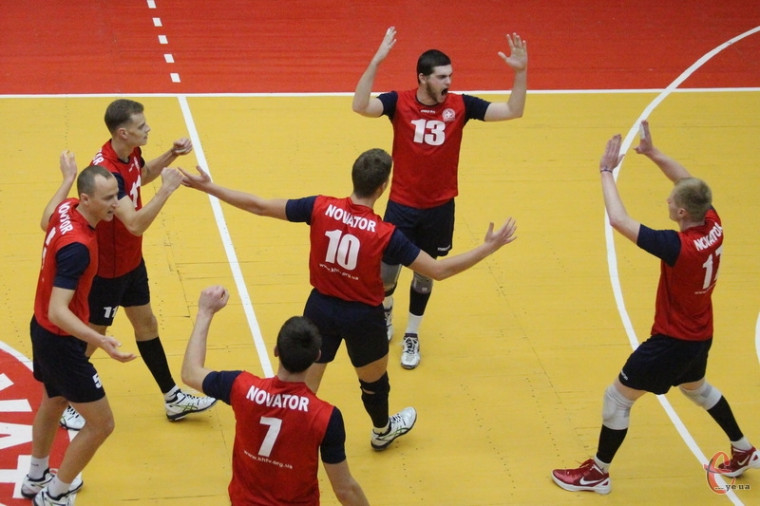 "Новатор" Суперліга у Хмельницькому: бронзовий призер, три Ковальчука та домашня перемога (ФОТО i ВIДЕО)