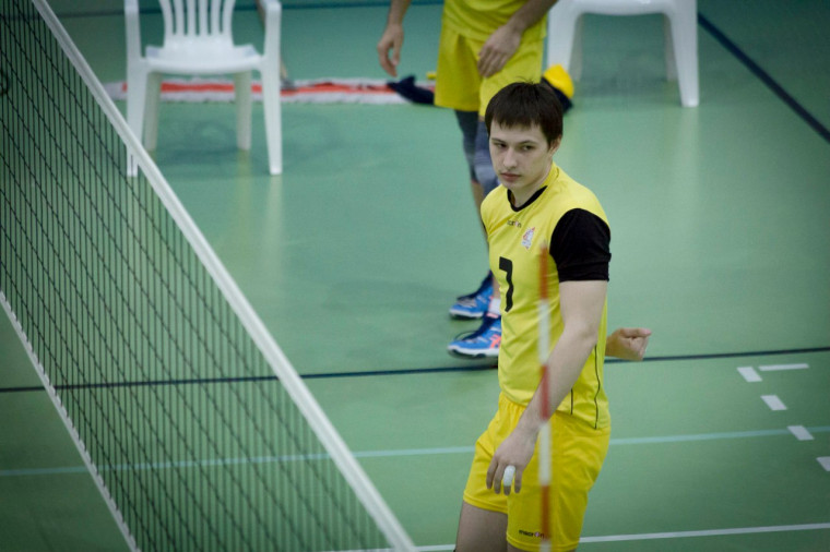 Юрий Синица Связующий Юрий Синица пополнил состав харьковского "Локомотива"