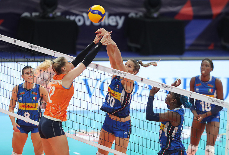 Італія - Нідерланди У фіналі жіночого чемпіонату Європи зіграють Сербія та Італія