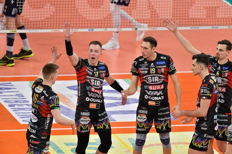 Перуджа та Олег Плотницький “Трентіно“ та “Перуджа“ стали першими півфіналістами чемпіонату Італії