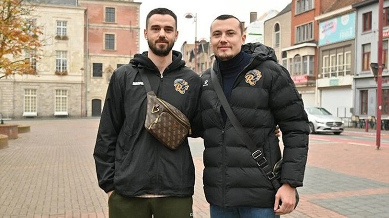 Андрій Оробко та Дмитро Шаврак Андрій ОРОБКО: “Керівництво клубу забрало наші закордонні паспорти і просто зникло”