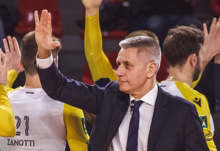Радостін Стойчев Стойчев подав у відставку з посади головного тренера “Верони”