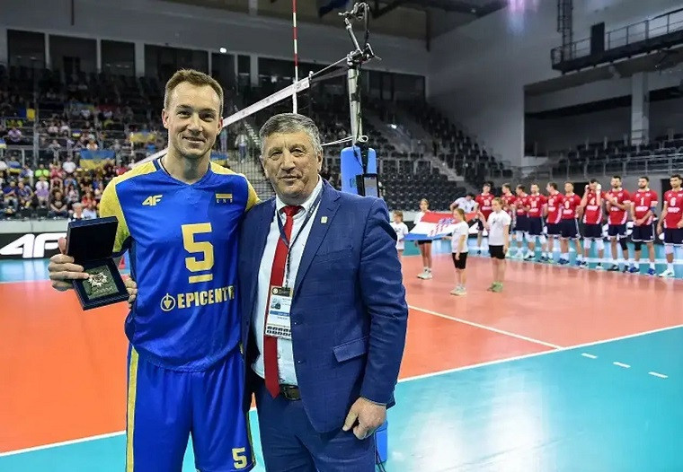 Михайло Мельник та Олег Плотницький Михайло МЕЛЬНИК: “Плотницький рідко показував високий клас в матчах за збірну”