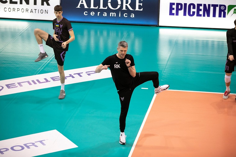 Костянтин Рябуха Костянтин РЯБУХА: “В Лізі націй не треба очікувати, що ми почнемо всіх бити ногами і руками”