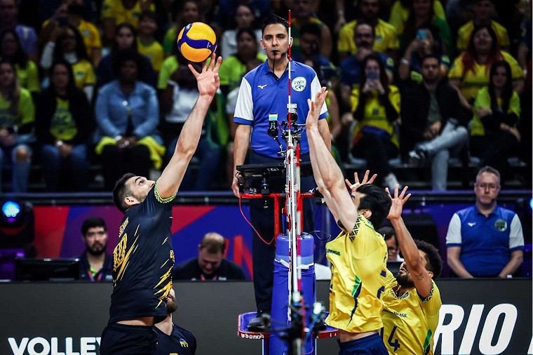 Україна - Бразилія Україна дала бій господарям: драматична поразка від Бразилії