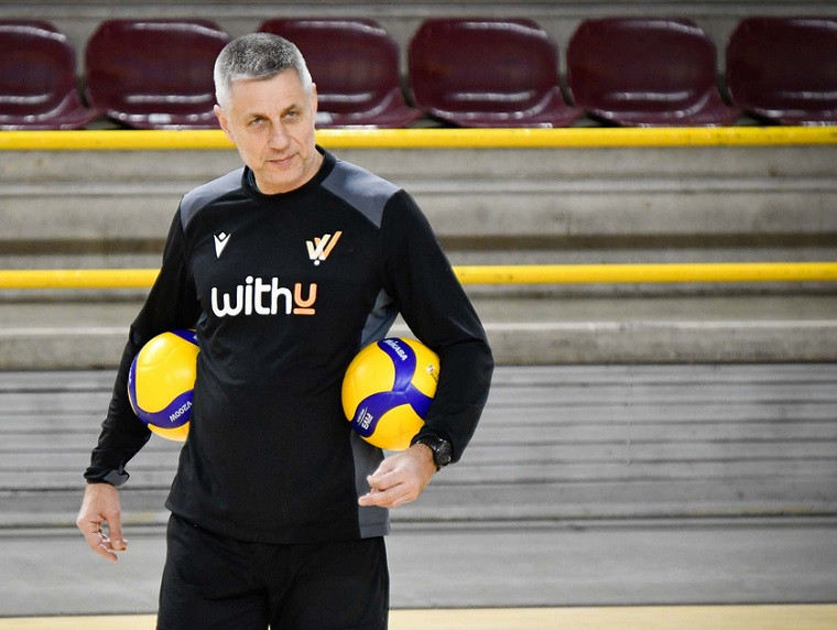 Радостін Стойчев Стойчева в Італії дискваліфікували на півроку за напад на вболівальника