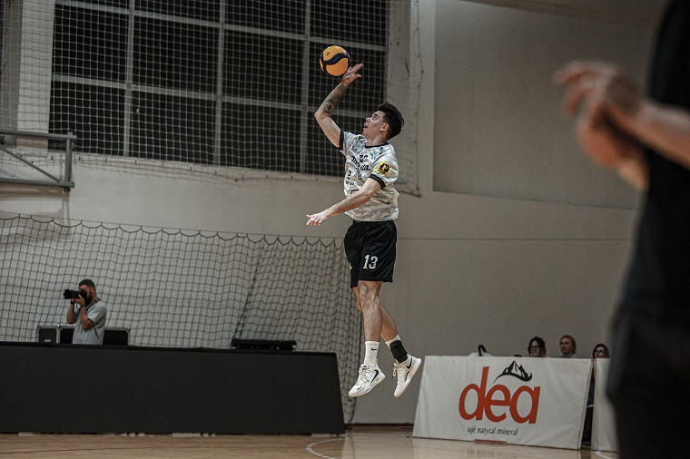 Олексій Головень Пасуючий Олексій Головень став гравцем болгарського клубу