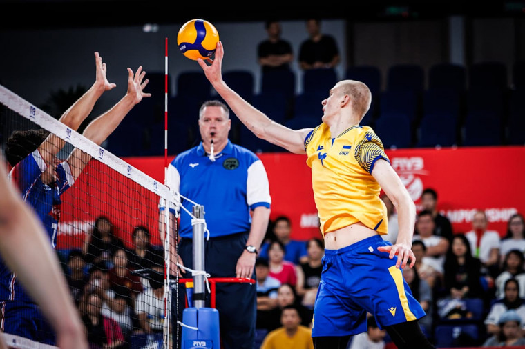 Максим Тонконог Молодіжна збірна України поступилася Франції в матчі ЧС-2025