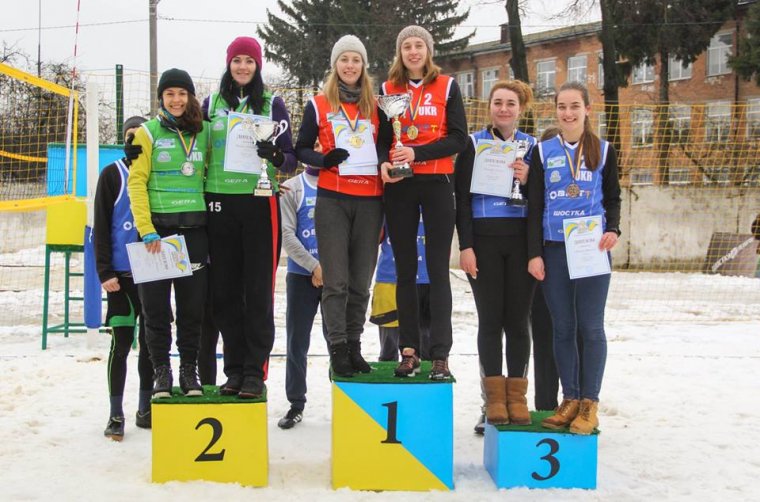 snow volleyball women